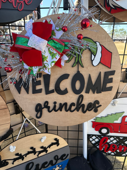 Welcome Grinches Door Round